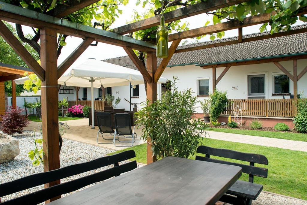 Gaestehaus Zur Langen Lacke Apetlon Ngoại thất bức ảnh